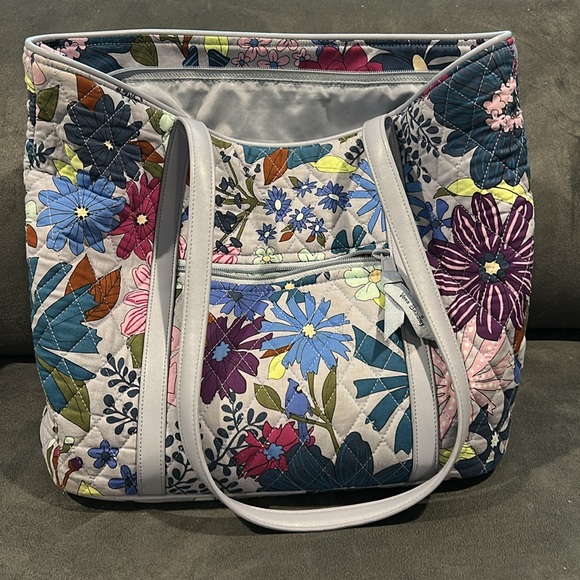 Vera Bradley Bengal Lily Small Trimmed Vera Tote Bag & RFID Smartphone Wristlet - Picture 4 of 9